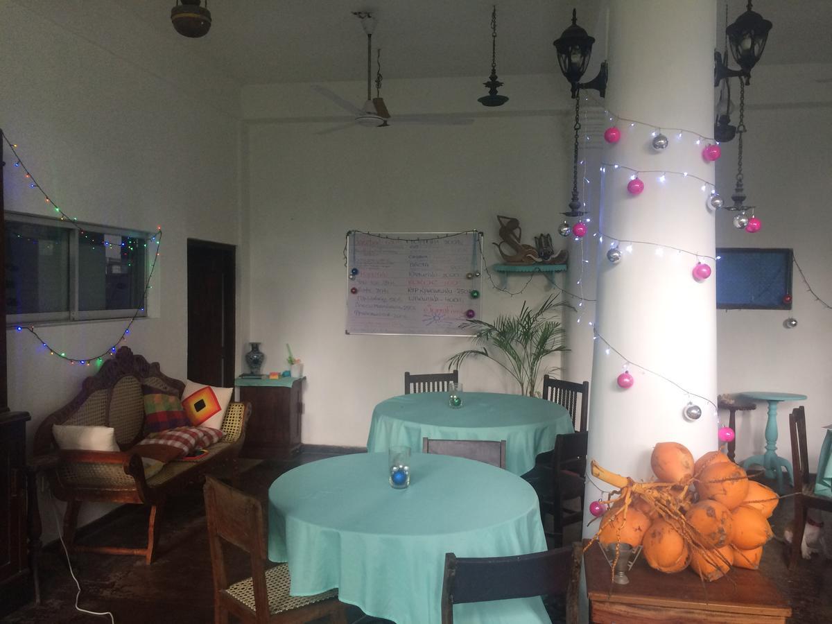 Hôtel Sunny Family à Unawatuna Extérieur photo