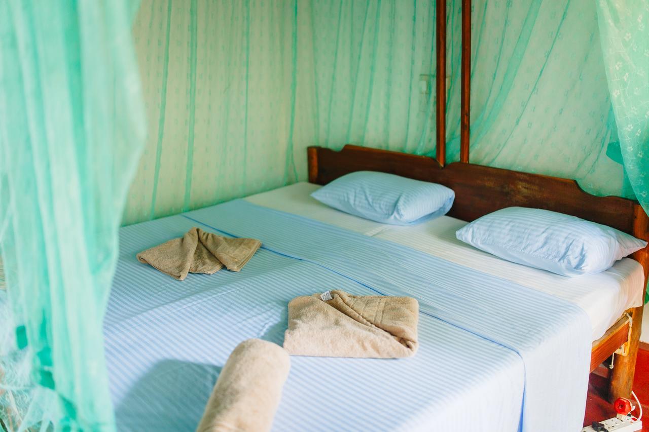 Hôtel Sunny Family à Unawatuna Chambre photo