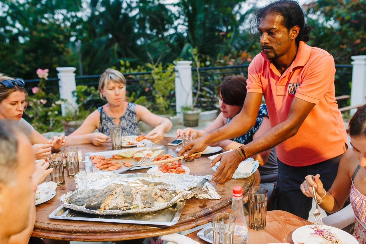 Hôtel Sunny Family à Unawatuna Extérieur photo