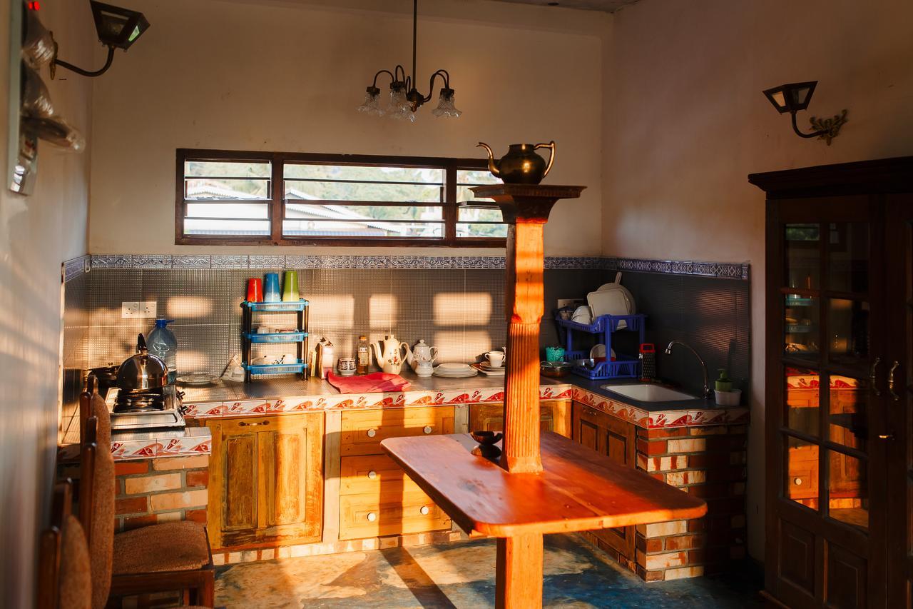 Hôtel Sunny Family à Unawatuna Extérieur photo