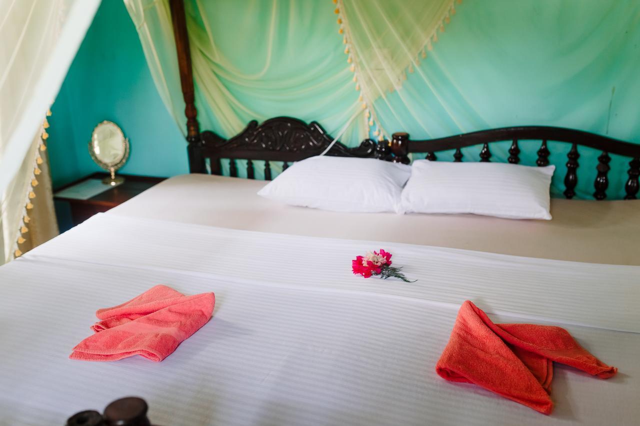 Hôtel Sunny Family à Unawatuna Extérieur photo
