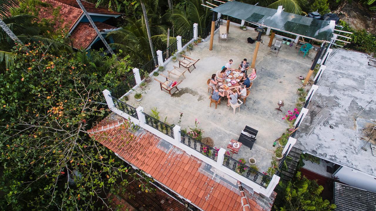 Hôtel Sunny Family à Unawatuna Extérieur photo