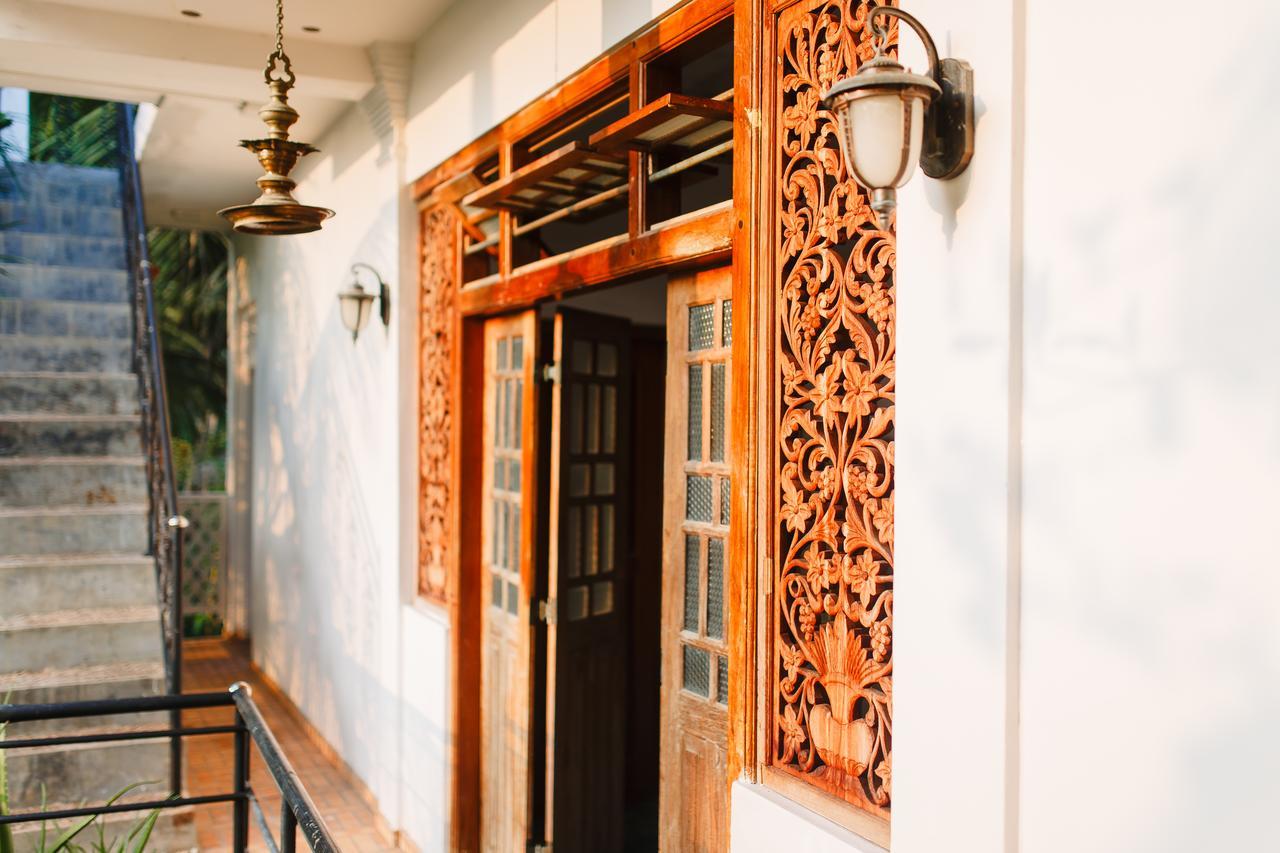 Hôtel Sunny Family à Unawatuna Extérieur photo