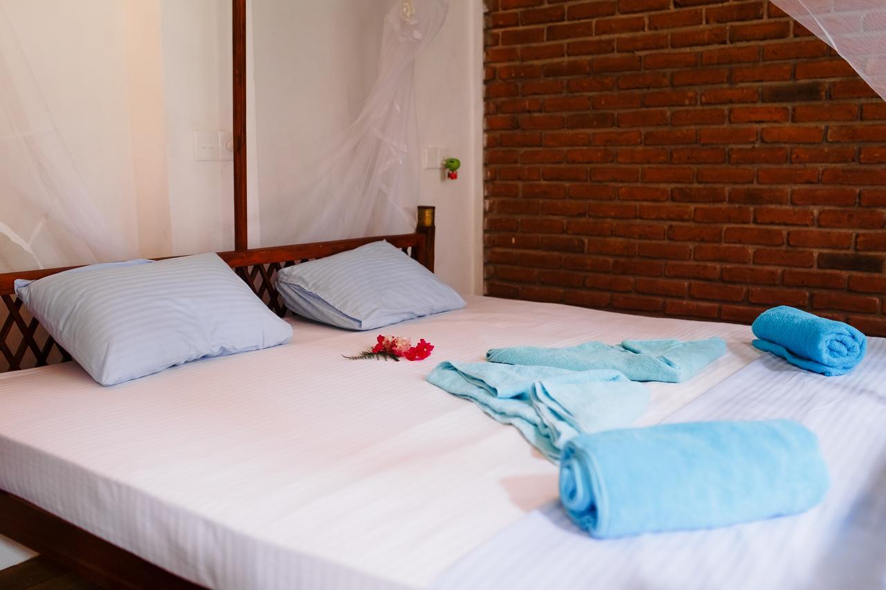 Hôtel Sunny Family à Unawatuna Extérieur photo