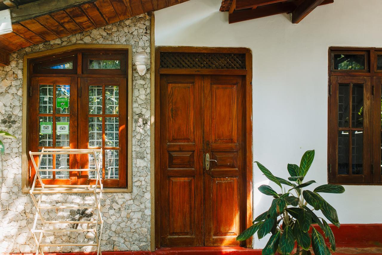 Hôtel Sunny Family à Unawatuna Extérieur photo