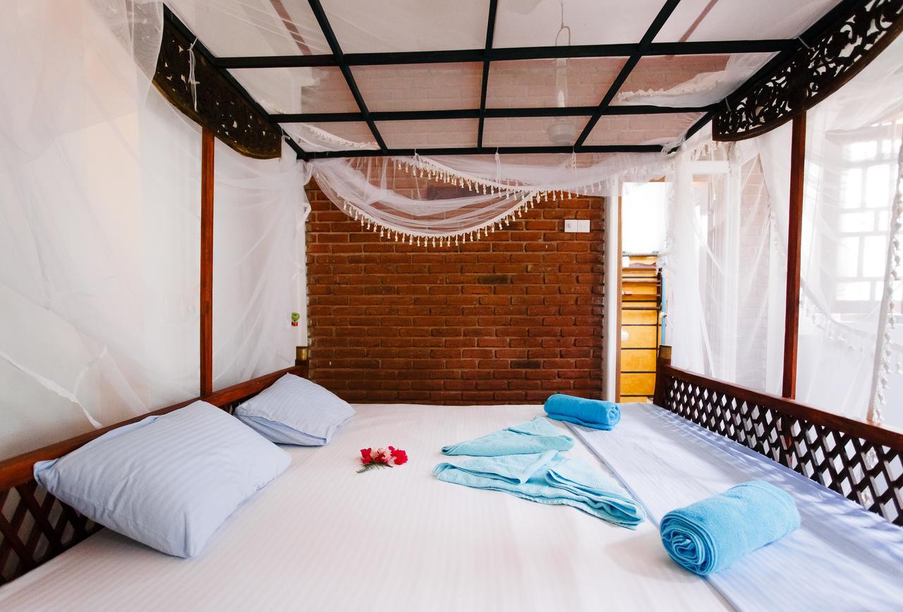 Hôtel Sunny Family à Unawatuna Extérieur photo