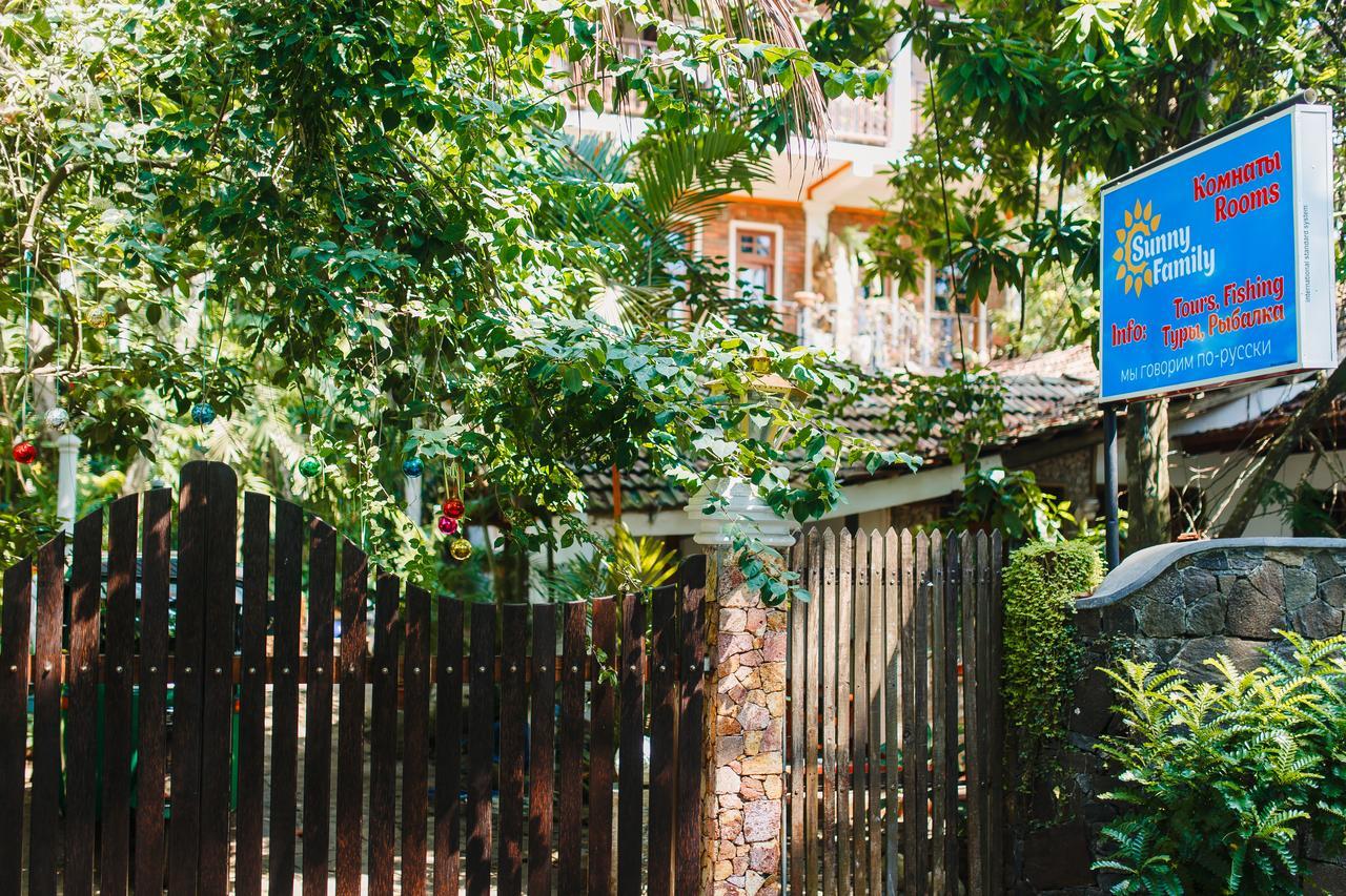 Hôtel Sunny Family à Unawatuna Extérieur photo