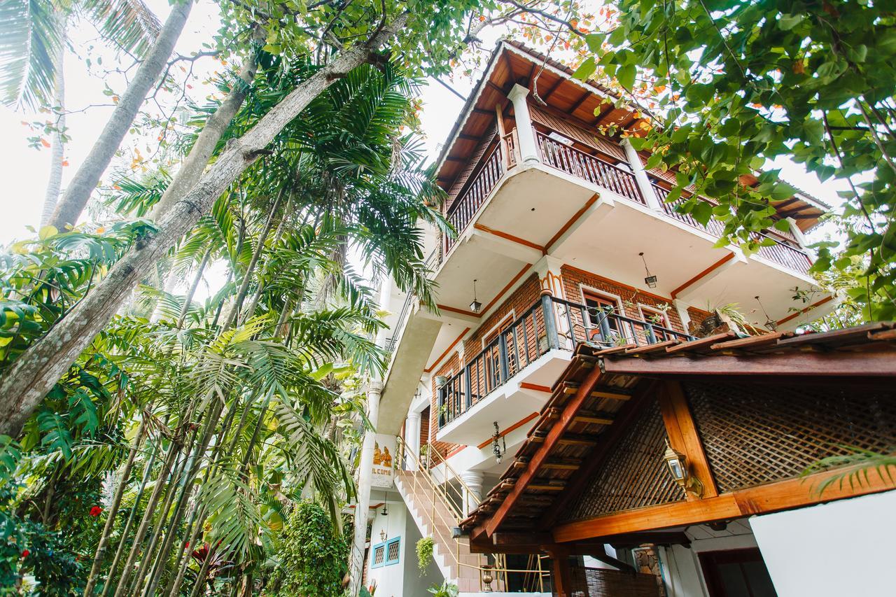 Hôtel Sunny Family à Unawatuna Extérieur photo